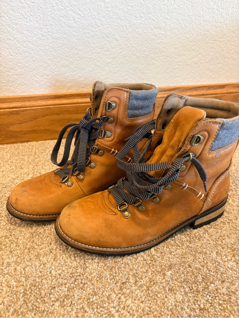 Kodiak Brown Leather Lace-Up Hiking Boots with Dark Gray Laces